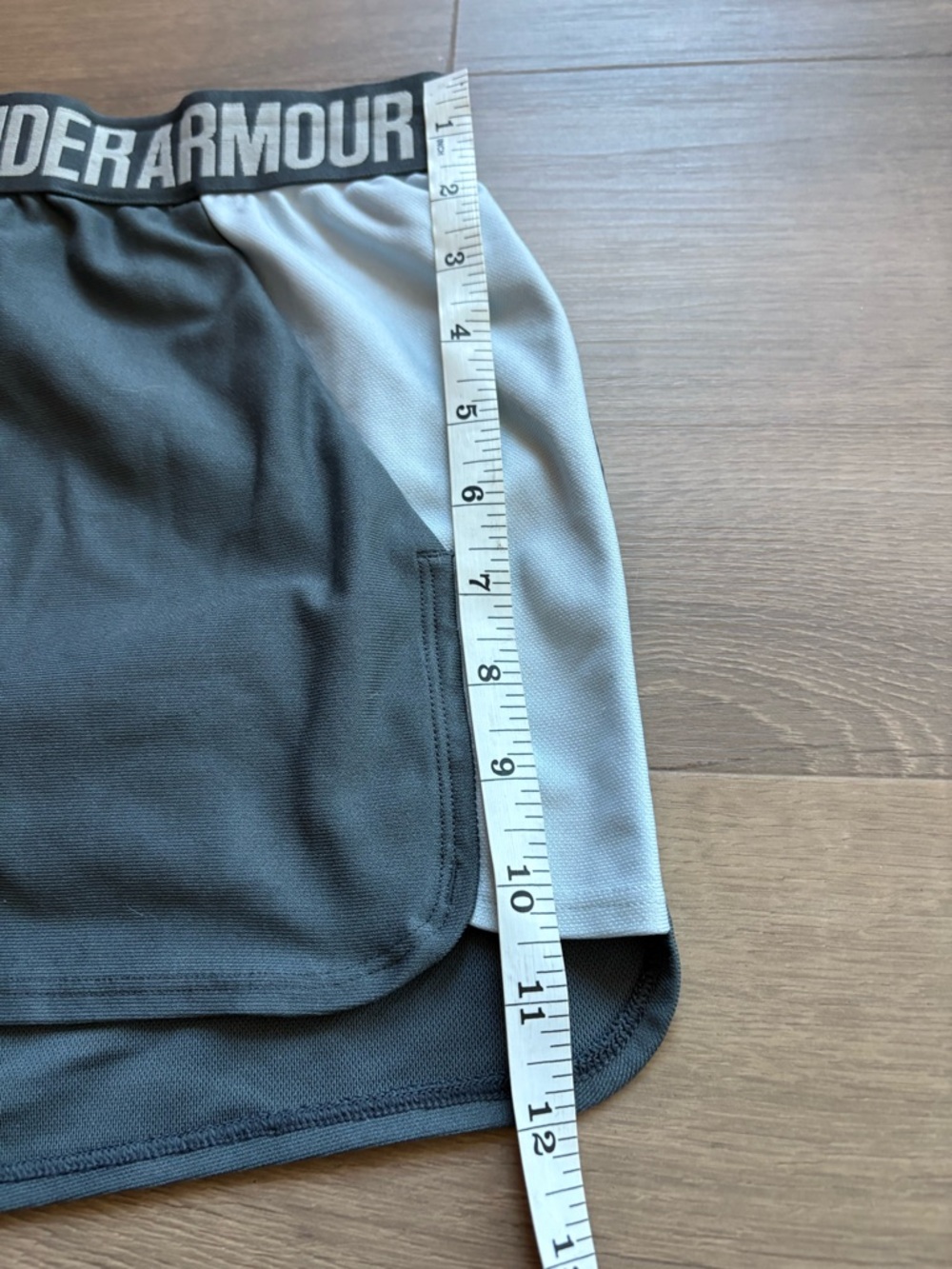 Under Armour Women’s Black and White Athletic Shorts - Picture 7 of 9